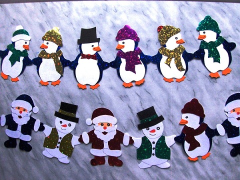 Новогодние гирлянды 3-D из Санта Клаусов, снеговиков и пингвинов.