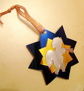 Детская аппликация  из картона в виде подвески «Звезда» 