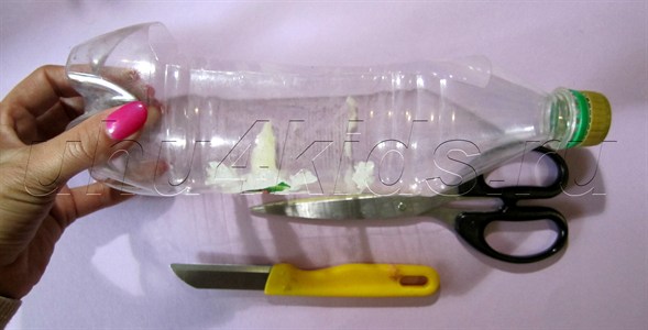 Модель радиоуправляемого корабля из пластиковых бутылок